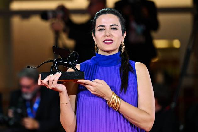 Venice Winners Red Carpet AM Negar Motevalymeidanshah poses with the Venice Immersive Special Jury Prize for Less Than 5gr of Saffron attending the Winners Red Carpet of the 82nd Venice International Film Festival at the Lido in Venice, Italy on September 06, 2025. Photo by Aurore Marechal ABACAPRESS.COM Venice Italy  Copyright: xMarechalxAurore ABACAx