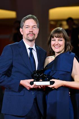 Venice Winners Red Carpet AM Victor Maes and Kate Voet pose with the Venice Immersive Achievement Prize for A Long Goodbye attending the Winners Red Carpet of the 82nd Venice International Film Festival at the Lido in Venice, Italy on September 06, 2025. Photo by Aurore Marechal ABACAPRESS.COM Venice Italy  Copyright: xMarechalxAurore ABACAx