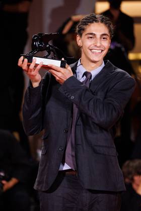 News - 2025 Winners Photocall - The 82nd Venice International Film Festival Giacomo Covi poses with Orizzonti Best Actor Award for Un Anno di Scuola (A Year of School) during the winners photocall at the 82nd Venice International Film Festival on September 06, 2025 in Venice, Italy. Photo: Cinzia Camela. Lido di Venezia Palazzo del Cinema Italy Copyright: xCinziaxCamelax xLiveMediax LPN_2012941