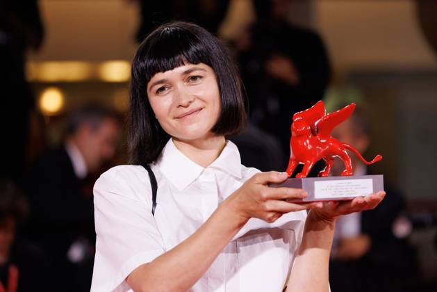 News - 2025 Winners Photocall - The 82nd Venice International Film Festival Nastia Korkia poses with the Luigi De Laurentis Award for Debut Film for Short Summer during the winners photocall at the 82nd Venice International Film Festival on September 06, 2025 in Venice, Italy. Photo: Cinzia Camela. Lido di Venezia Palazzo del Cinema Italy Copyright: xCinziaxCamelax xLiveMediax LPN_2012983