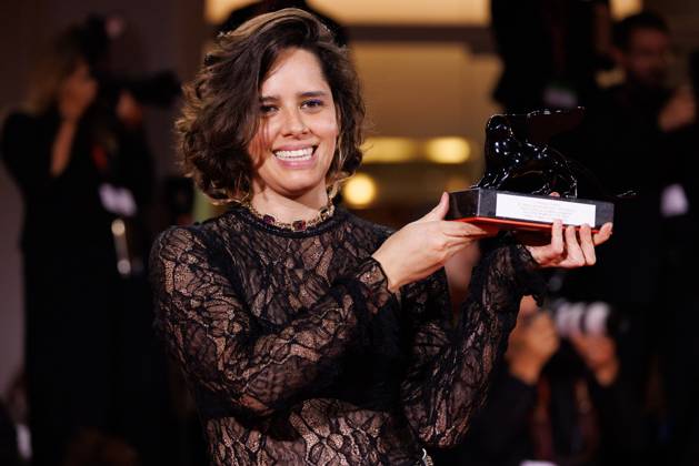 News - 2025 Winners Photocall - The 82nd Venice International Film Festival Ana Cristina Barragan poses with the Orizzonti Best Screenplay Award for Hiedra (The Ivy) during the winners photocall at the 82nd Venice International Film Festival on September 06, 2025 in Venice, Italy. Photo: Cinzia Camela. Lido di Venezia Palazzo del Cinema Italy Copyright: xCinziaxCamelax xLiveMediax LPN_2012992
