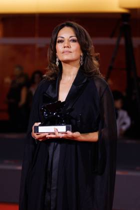 News - 2025 Winners Photocall - The 82nd Venice International Film Festival Maryam Touzani poses with the Venice Spotlight Armani Beauty Audience Award for Calle Malaga during the winners photocall at the 82nd Venice International Film Festival on September 06, 2025 in Venice, Italy. Photo: Cinzia Camela. Lido di Venezia Palazzo del Cinema Italy Copyright: xCinziaxCamelax xLiveMediax LPN_2013013