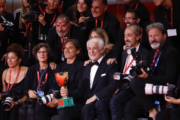Award Winners, 82nd Venice International Film Festival Toni Servillo after being awarded the Coppa Volpi for Best Actor for La Grazia . Venice, Italy 06 September 2025, Credit:Mirco Toniolo Avalon Italy, Venice  Copyright: xMircoxToniolox xAvalonx 1034802048