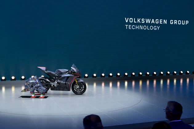 Enthüllung eines Solid State Battery Motorrad von VW und Ducati auf IAA Mobility Enthüllung eines Solid State Battery Motorrad von VW und Ducati auf IAA Mobility