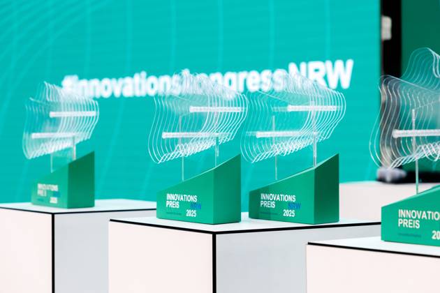 08.09.2025. Düsseldorf. Mit dem Innovationspreis NRW 2025 zeichnet das Land engagierte Persönlichkeiten aus, die mit Kreativität, Einsatz und Risikobereitschaft maßgeblich zur Innovationsstärke Nordrhein-Westfalens beitragen. NRW-Wirtschafts- und Klimaschutzministerin Mona Neubaur verleiht den Preis an Forscher aus Düsseldorf und Bielefeld. Düsseldorf EUREF-Campus Nordrhein-Westfalen Deutschland