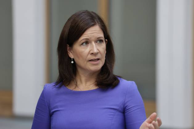Senatorin für Bildung, Jugend und Familie in Berlin Katharina Günther- Wünsch, Deutschland, Berlin, Bundespressekonferenz, Thema: Vorstellung der OECD-Studie Bildung auf einen Blick 2025