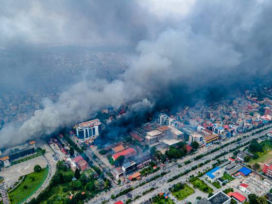 Bilder des Jahres 2025, News September 09 Drone Footage Shows Protest Fires Sweeping Kathmandu Valley In Nepal The aerial view shows demonstrators setting fires at public buildings in many places, including the Parliament building, across the Kathmandu, Lalitpur, and Bhaktapur districts in Nepal, on September 09, 2025. The protests turn violent. Authorities in Kathmandu use tear gas, rubber bullets, and live rounds in response to demonstrators storming public buildings. kathmandu bagmati Nepal  Copyright: xAmbirxTolangx originalFilename: tolang-dronefoo250909_nprTk.jpg