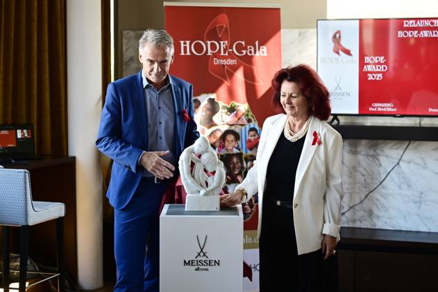 Tillmann Blaschke und Viola Klein beim Pressegespräch und Präsentation des 15. HOPE-Award zur 17. HOPE-Gala Dresden in der RIVA Bar des Hotel Townhouse Dresden a Vagabond Club am Neumarkt. Dresden, 09.09.2025