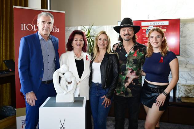 Tillmann Blaschke, Viola Klein, Stefanie Hertel, Lanny Lanner und Johanna Mross beim Pressegespräch und Präsentation des 15. HOPE-Award zur 17. HOPE-Gala Dresden in der RIVA Bar des Hotel Townhouse Dresden a Vagabond Club am Neumarkt. Dresden, 09.09.2025