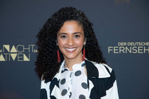 Siham EL-MAIMOUNI, Journalistin, Roter Teppich, Red Carpet Show, Ankunft, arrival, Verleihung des Deutschen Fernsehpreises, Die Nacht der Kreativen - Der Deutsche Fernsehpreis 2025, Deutscher Fernsehpreis 2025 in der Flora Koeln, am 09.09.2025.