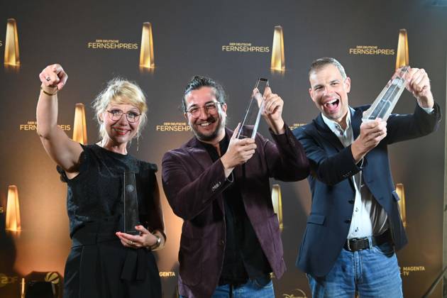 Katrin Hampus (Set-Design), Arkin Atacan (Licht), Mathias Blank (Requisite) für Germany™s Next Topmodel Preistraeger Beste Ausstattung Unterhaltung Verleihung des Deutschen Fernsehpreises, Die Nacht der Kreativen - Der Deutsche Fernsehpreis 2025, Deutscher Fernsehpreis 2025 in der Flora Koeln, am 09.09.2025.