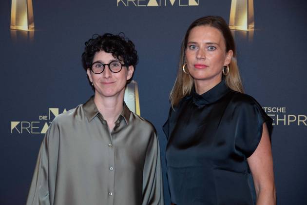 von links: Andrea Andi PEK, Friederike HOHMUTH, Roter Teppich, Red Carpet Show, Ankunft, arrival, Verleihung des Deutschen Fernsehpreises, Die Nacht der Kreativen - Der Deutsche Fernsehpreis 2025, Deutscher Fernsehpreis 2025 in der Flora Koeln, am 09.09.2025.