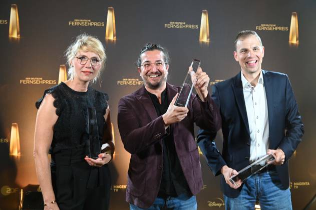 Katrin Hampus (Set-Design), Arkin Atacan (Licht), Mathias Blank (Requisite) für Germany™s Next Topmodel Preistraeger Beste Ausstattung Unterhaltung Verleihung des Deutschen Fernsehpreises, Die Nacht der Kreativen - Der Deutsche Fernsehpreis 2025, Deutscher Fernsehpreis 2025 in der Flora Koeln, am 09.09.2025.