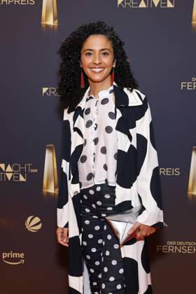 Moderatorin Siham El-Maimouni beim roten Teppich bei der Nacht der Kreativen 2025. Die Nacht der Kreativen am Vorabend zum Deutschen Fernsehpreis verleiht jedes Jahr Fernsehpreise an Menschen hinter der Kamera. Köln, 09.09.2025 NRW Deutschland Copyright: xChristophxHardtx