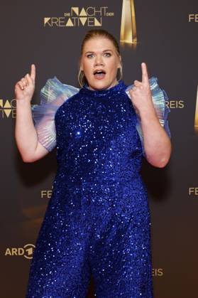 Schauspielerin Gisa Flake beim roten Teppich bei der Nacht der Kreativen 2025. Die Nacht der Kreativen am Vorabend zum Deutschen Fernsehpreis verleiht jedes Jahr Fernsehpreise an Menschen hinter der Kamera. Köln, 09.09.2025 NRW Deutschland Copyright: xChristophxHardtx