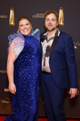 Schauspielerin Gisa Flake und ihr Ehemann Schauspieler Knud Riepen beim roten Teppich bei der Nacht der Kreativen 2025. Die Nacht der Kreativen am Vorabend zum Deutschen Fernsehpreis verleiht jedes Jahr Fernsehpreise an Menschen hinter der Kamera. Köln, 09.09.2025 NRW Deutschland Copyright: xChristophxHardtx