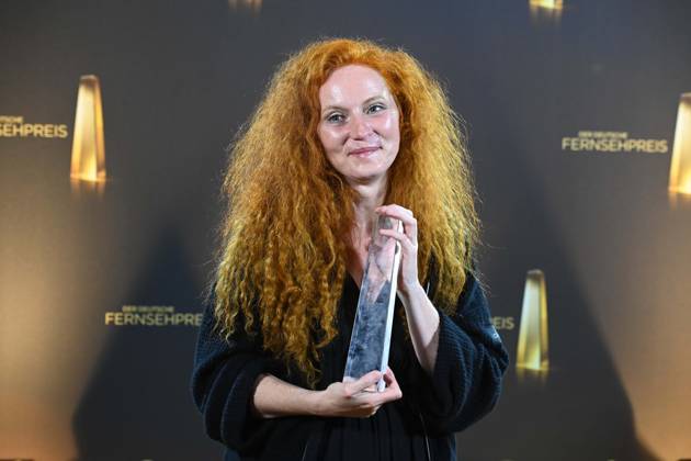 Martina Eisenreich fuer Herrhausen Der Herr des Geldes Preistraegerin Beste Musik Fiktion, Verleihung des Deutschen Fernsehpreises, Die Nacht der Kreativen - Der Deutsche Fernsehpreis 2025, Deutscher Fernsehpreis 2025 in der Flora Koeln, am 09.09.2025.