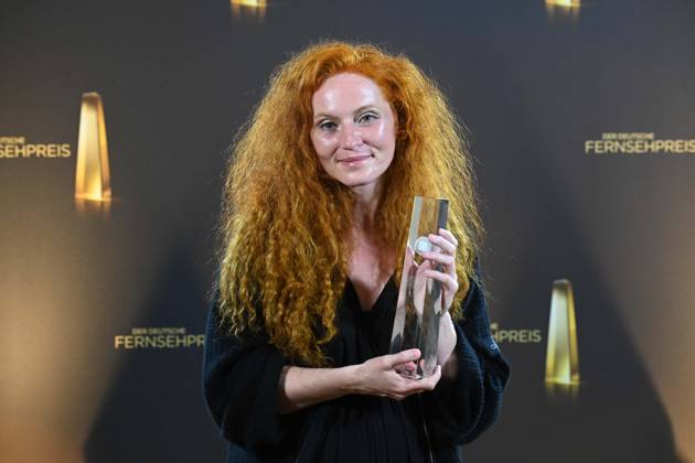 Martina Eisenreich fuer Herrhausen Der Herr des Geldes Preistraegerin Beste Musik Fiktion, Verleihung des Deutschen Fernsehpreises, Die Nacht der Kreativen - Der Deutsche Fernsehpreis 2025, Deutscher Fernsehpreis 2025 in der Flora Koeln, am 09.09.2025.