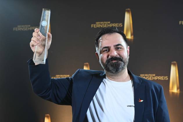 Bilal BahadÄ±r fuer Uncivilized Preistraeger Bestes Buch Fiktion, Verleihung des Deutschen Fernsehpreises, Die Nacht der Kreativen - Der Deutsche Fernsehpreis 2025, Deutscher Fernsehpreis 2025 in der Flora Koeln, am 09.09.2025.