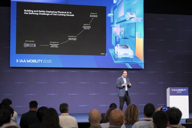 Ali Kani von NVIDIA hält Vortrag auf IAA Mobility Summit Stage Ali Kani von NVIDIA hält Vortrag auf IAA Mobility Summit Stage zum Thema From cloud to car