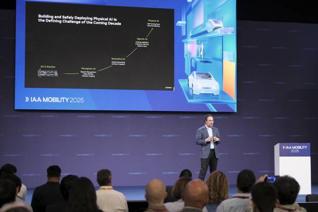 Ali Kani von NVIDIA hält Vortrag auf IAA Mobility Summit Stage Ali Kani von NVIDIA hält Vortrag auf IAA Mobility Summit Stage zum Thema From cloud to car