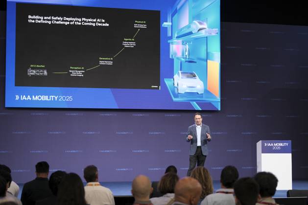 Ali Kani von NVIDIA hält Vortrag auf IAA Mobility Summit Stage Ali Kani von NVIDIA hält Vortrag auf IAA Mobility Summit Stage zum Thema From cloud to car