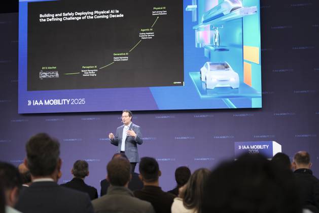 Ali Kani von NVIDIA hält Vortrag auf IAA Mobility Summit Stage Ali Kani von NVIDIA hält Vortrag auf IAA Mobility Summit Stage zum Thema From cloud to car