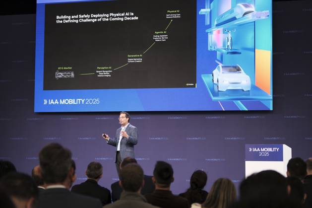 Ali Kani von NVIDIA hält Vortrag auf IAA Mobility Summit Stage Ali Kani von NVIDIA hält Vortrag auf IAA Mobility Summit Stage zum Thema From cloud to car