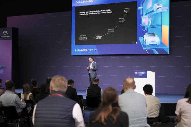 Ali Kani von NVIDIA hält Vortrag auf IAA Mobility Summit Stage Ali Kani von NVIDIA hält Vortrag auf IAA Mobility Summit Stage zum Thema From cloud to car