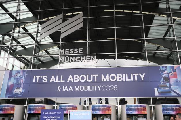 Branding der IAA Mobility im Eingangsbereich der Messe München Branding der IAA Mobility im Eingangsbereich der Messe München. Das Moto It s all about Mobility