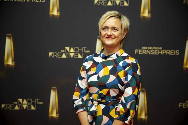 abb Ellen Ehni WDR Chefredakteurin Buntes Kleid zu Gast auf dem roten Teppich bei der Nacht der Kreativen - Der Deutsche Fernsehpreis 2025 in der Flora am 09.09.2025 in Koeln NRW Deutschland