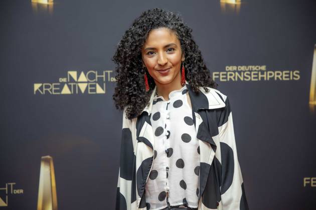 abb Siham El-Maimouni - Journalistin (Jurymitglied) zu Gast auf dem roten Teppich bei der Nacht der Kreativen - Der Deutschen Fernsehpreis 2025 in der Flora am 09.09.2025 in Koeln NRW Deutschland