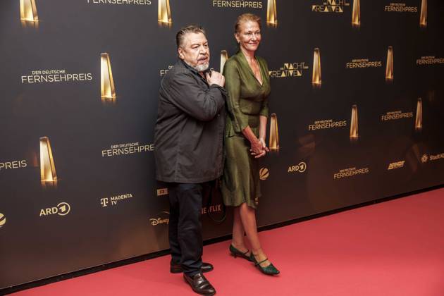 abb Armin Rohde Schauspieler mit Frau Karen Boehne zu Gast auf dem roten Teppich bei der Nacht der Kreativen - Der Deutsche Fernsehpreis 2025 in der Flora am 09.09.2025 in Koeln NRW Deutschland