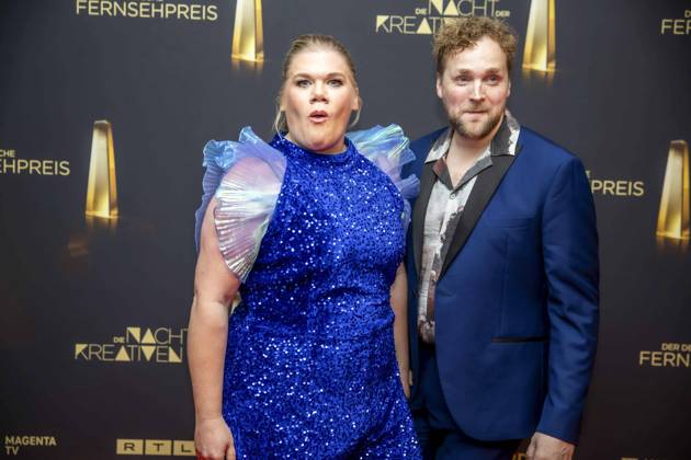 abb Gisa Flake die Schauspielerin mit ihrem Ehemann Knud Riepen zu Gast auf dem roten Teppich bei der Nacht der Kreativen - Der Deutsche Fernsehpreis 2025 in der Flora am 09.09.2025 in Koeln NRW Deutschland
