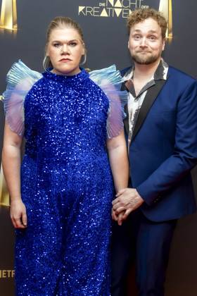 abb Gisa Flake die Schauspielerin mit ihrem Ehemann Knud Riepen zu Gast auf dem roten Teppich bei der Nacht der Kreativen - Der Deutsche Fernsehpreis 2025 in der Flora am 09.09.2025 in Koeln NRW Deutschland
