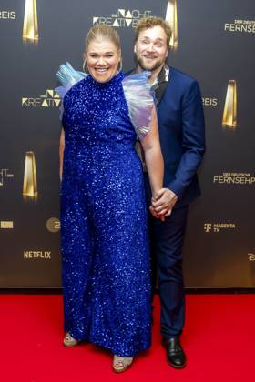 abb Gisa Flake die Schauspielerin mit ihrem Ehemann Knud Riepen zu Gast auf dem roten Teppich bei der Nacht der Kreativen - Der Deutsche Fernsehpreis 2025 in der Flora am 09.09.2025 in Koeln NRW Deutschland