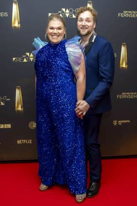 abb Gisa Flake die Schauspielerin mit ihrem Ehemann Knud Riepen zu Gast auf dem roten Teppich bei der Nacht der Kreativen - Der Deutsche Fernsehpreis 2025 in der Flora am 09.09.2025 in Koeln NRW Deutschland