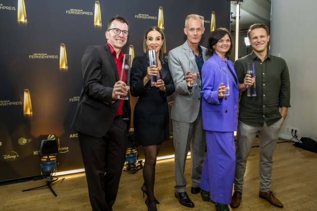abb Gewinner Bestes Buch Unterhaltung, Dietrich Kraus, Maike Kühl, Max Uthoff, Doris Mueller, Cornelius Oettle fuer Die Anstalt - Freunde des Patriarchats zu Gast auf dem roten Teppich bei der Nacht der Kreativen - Der Deutsche Fernsehpreis 2025 in der Flora am 09.09.2025 in Koeln NRW Deutschland
