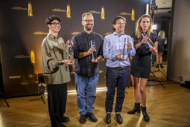 abb Gewinner Beste Montage Fiktion Andrea PEk, Christoph Otto, Andreas Menn, Friederike Hohmuth fuer Zeit Verbrechen zu Gast auf dem roten Teppich bei der Nacht der Kreativen - Der Deutsche Fernsehpreis 2025 in der Flora am 09.09.2025 in Koeln NRW Deutschland