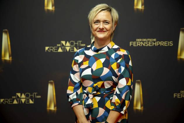 abb Ellen Ehni WDR Chefredakteurin Buntes Kleid zu Gast auf dem roten Teppich bei der Nacht der Kreativen - Der Deutsche Fernsehpreis 2025 in der Flora am 09.09.2025 in Koeln NRW Deutschland