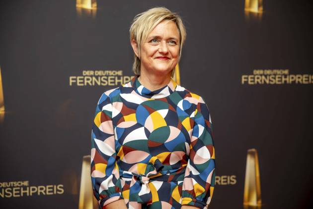 abb Ellen Ehni WDR Chefredakteurin Buntes Kleid zu Gast auf dem roten Teppich bei der Nacht der Kreativen - Der Deutsche Fernsehpreis 2025 in der Flora am 09.09.2025 in Koeln NRW Deutschland