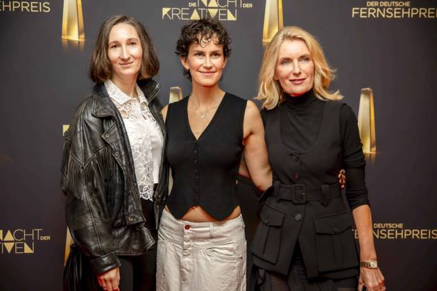 abb Lena Fakler links mit Partnerin Bestes Buch Fiktion mit Maria Furtwaengler Schauspielerin zu Gast auf dem roten Teppich bei der Nacht der Kreativen - Der Deutsche Fernsehpreis 2025 in der Flora am 09.09.2025 in Koeln NRW Deutschland