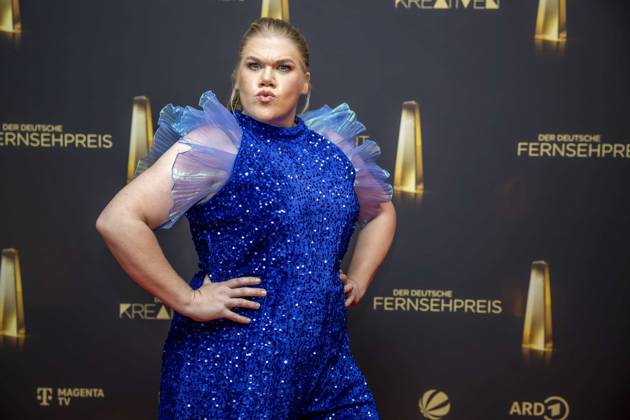 abb Gisa Flake Schauspielerin zu Gast auf dem roten Teppich bei der Nacht der Kreativen - Der Deutsche Fernsehpreis 2025 in der Flora am 09.09.2025 in Koeln NRW Deutschland