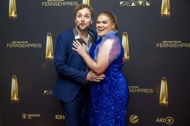 abb Gisa Flake die Schauspielerin mit ihrem Ehemann Knud Riepen zu Gast auf dem roten Teppich bei der Nacht der Kreativen - Der Deutsche Fernsehpreis 2025 in der Flora am 09.09.2025 in Koeln NRW Deutschland