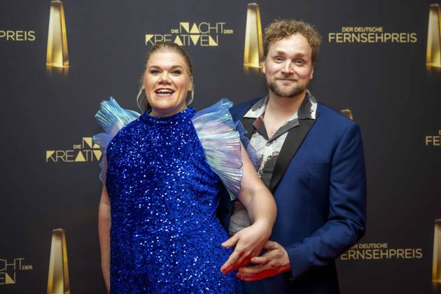 abb Gisa Flake die Schauspielerin mit ihrem Ehemann Knud Riepen zu Gast auf dem roten Teppich bei der Nacht der Kreativen - Der Deutsche Fernsehpreis 2025 in der Flora am 09.09.2025 in Koeln NRW Deutschland