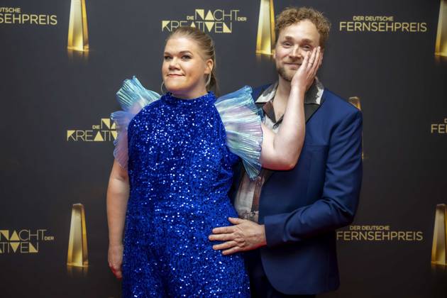 abb Gisa Flake die Schauspielerin mit ihrem Ehemann Knud Riepen zu Gast auf dem roten Teppich bei der Nacht der Kreativen - Der Deutsche Fernsehpreis 2025 in der Flora am 09.09.2025 in Koeln NRW Deutschland