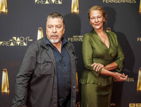 abb Armin Rohde Schauspieler mit Frau Karen Boehne zu Gast auf dem roten Teppich bei der Nacht der Kreativen - Der Deutsche Fernsehpreis 2025 in der Flora am 09.09.2025 in Koeln NRW Deutschland