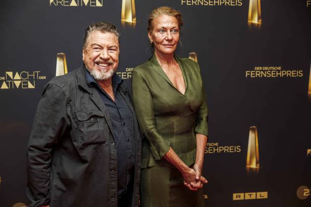abb Armin Rohde Schauspieler mit Frau Karen Boehne zu Gast auf dem roten Teppich bei der Nacht der Kreativen - Der Deutsche Fernsehpreis 2025 in der Flora am 09.09.2025 in Koeln NRW Deutschland