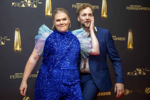 abb Gisa Flake die Schauspielerin mit ihrem Ehemann Knud Riepen zu Gast auf dem roten Teppich bei der Nacht der Kreativen - Der Deutsche Fernsehpreis 2025 in der Flora am 09.09.2025 in Koeln NRW Deutschland