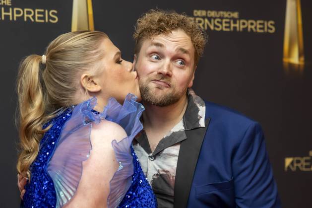 abb Gisa Flake die Schauspielerin mit ihrem Ehemann Knud Riepen zu Gast auf dem roten Teppich bei der Nacht der Kreativen - Der Deutsche Fernsehpreis 2025 in der Flora am 09.09.2025 in Koeln NRW Deutschland